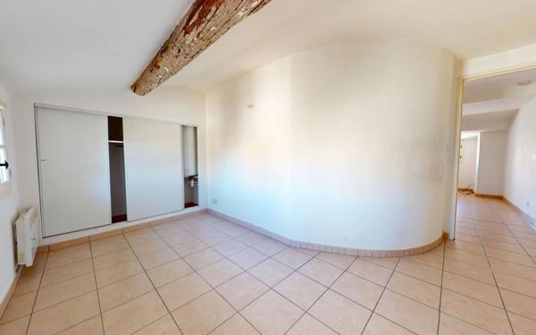 Appartement à vendre    2 pièces • 31,43 m2 Marseille 1