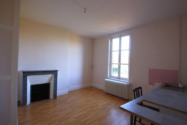 Maison 241 m² 6 chambres, à proximité directe des commodités.