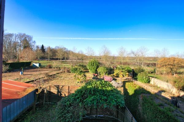 Maison 241 m² 6 chambres, à proximité directe des commodités.