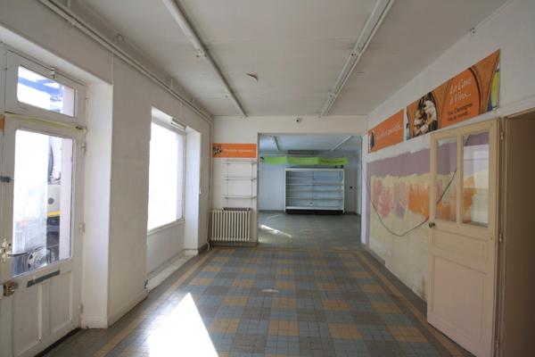 Maison 241 m² 6 chambres, à proximité directe des commodités.