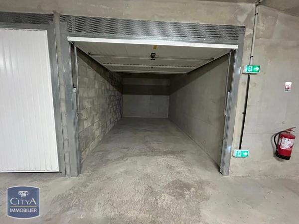 Parking à louer Solliès-Pont (83210)