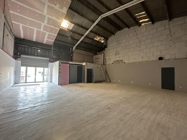 La Seyne-sur-Mer (83500) Local commercial avec grand parking situation premier ordre