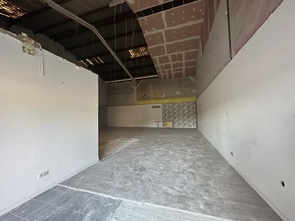 La Seyne-sur-Mer (83500) Local commercial avec grand parking situation premier ordre