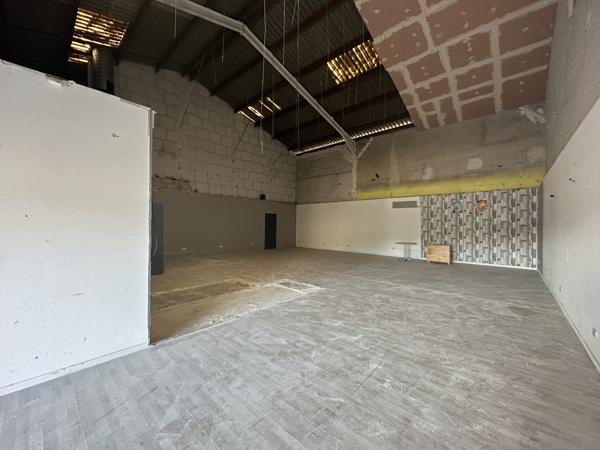 La Seyne-sur-Mer (83500) Local commercial avec grand parking situation premier ordre