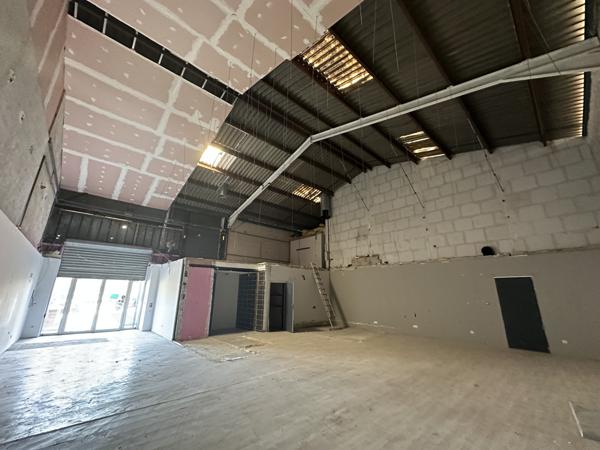 La Seyne-sur-Mer (83500) Local commercial avec grand parking situation premier ordre