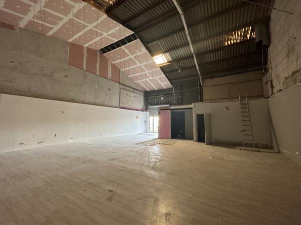 La Seyne-sur-Mer (83500) Local commercial avec grand parking situation premier ordre