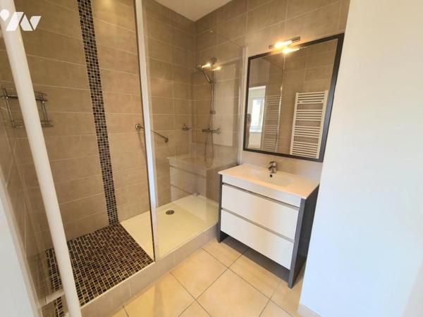 Bourg-Saint-Andéol, Appartement Duplex avec Terrasse.