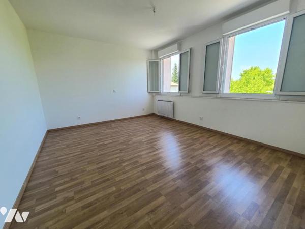 Bourg-Saint-Andéol, Appartement Duplex avec Terrasse.