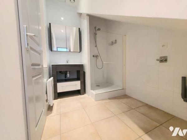 Bourg-Saint-Andéol, Appartement Duplex avec Terrasse.