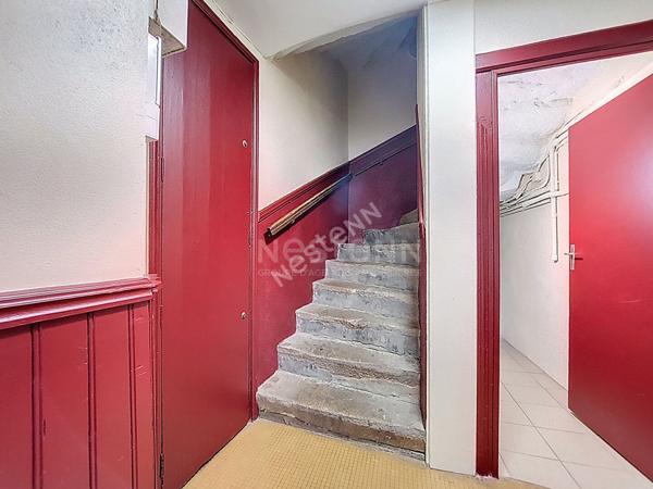 Nantes Centre Ville : Proche du Château des Ducs de Bretagne, appartement de 115 m² à réaménager à votre goût ! Aux pieds de busway. Beau potentiel !