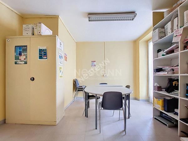 Nantes Centre Ville : Proche du Château des Ducs de Bretagne, appartement de 115 m² à réaménager à votre goût ! Aux pieds de busway. Beau potentiel !