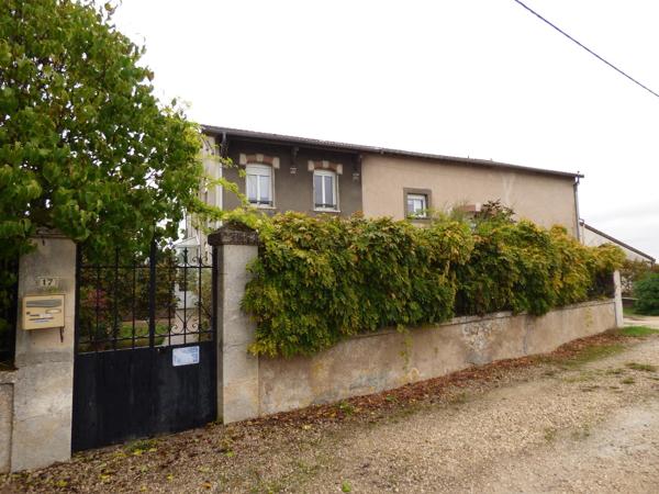 2 logements loués et grange libre de location