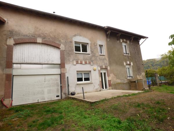 2 logements loués et grange libre de location