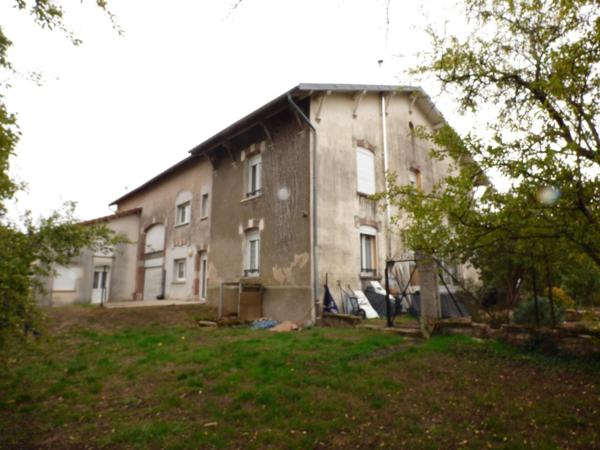 2 logements loués et grange libre de location