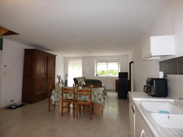 2 logements loués et grange libre de location