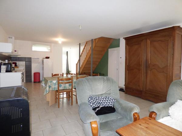 2 logements loués et grange libre de location