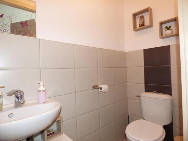 2 logements loués et grange libre de location