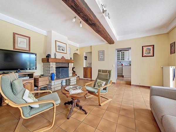 Maison 5 pièces144m² avec dépendances secteur Longueville