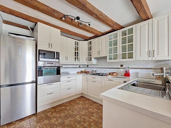 Maison 5 pièces144m² avec dépendances secteur Longueville