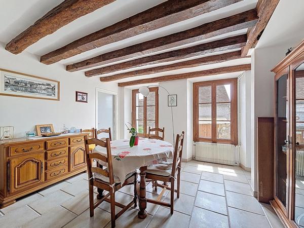 Maison 5 pièces144m² avec dépendances secteur Longueville