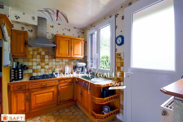 Dans quartier familial proche forêt...