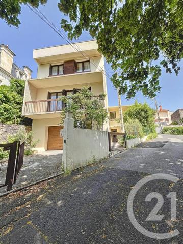 Maison à vendre  7 pièces - 146,40 m2 CHATEL GUYON - 63