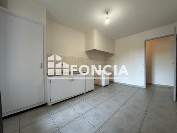 Location Studio 37 m² - 51 AVENUE DE LA LIBERATION Berre L'etang 13130