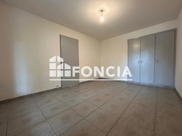 Location Studio 37 m² - 51 AVENUE DE LA LIBERATION Berre L'etang 13130