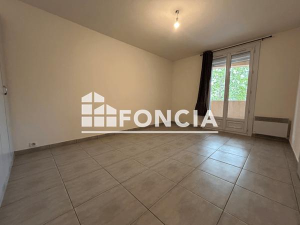 Location Studio 37 m² - 51 AVENUE DE LA LIBERATION Berre L'etang 13130