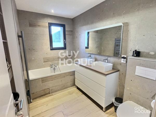 Maison moderne à vendre à Saint Bonnet de Mure - 4 pièces, piscine et confort absolu !
