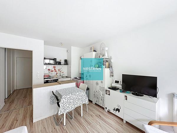 À vendre - Superbe appartement à Franconville de 2 Pièces avec balcon proche de toutes commodités (écoles, commerces, axes autoroutiers A15/A115) une place de parking en sous-sol.