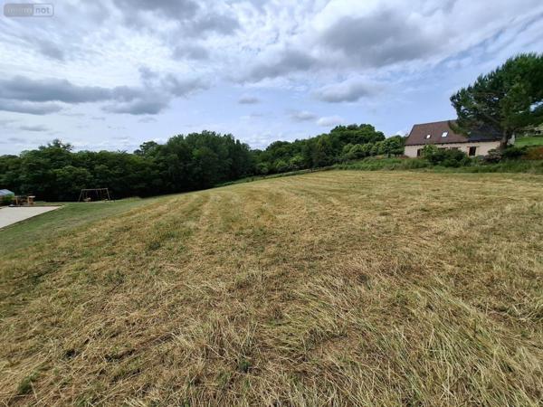 Terrain à Batir à vendre à Marcillac-Saint-Quentin en Dordogne (24200), ref : 18113/115