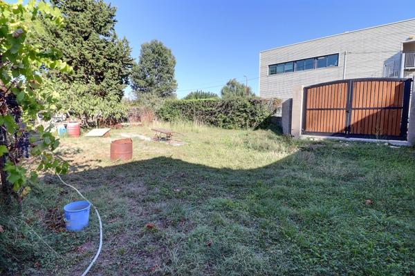 A VENDRE ENTRAIGUES SUR LA SORGUE Terrain constructible