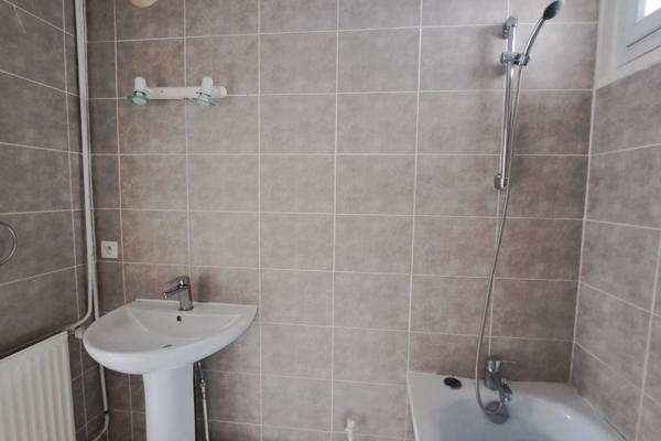 LA TOUR DU PIN - Appartement Type 5