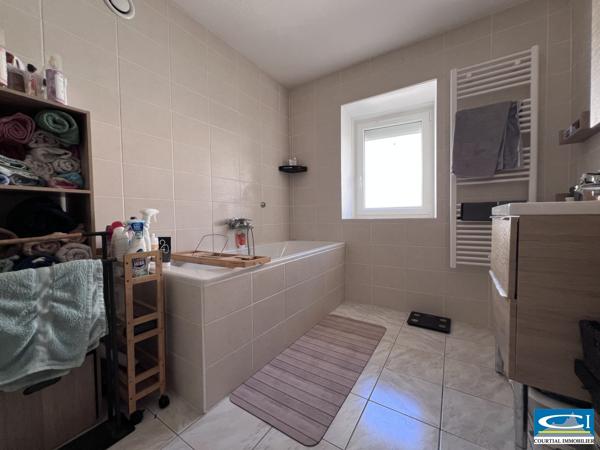 MAISON DE VILLAGE + JARDIN 200 M²