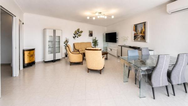 Appartement 4 pièces de 94 m² – Centre-ville de Saint-Raphaël