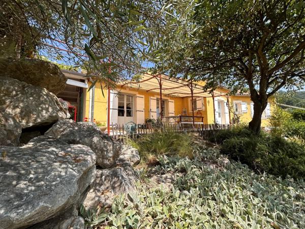 Maison de charme sur plus de 8200 m² de terrain dont une partie constructible