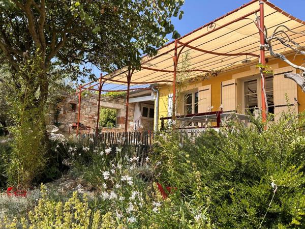 Maison de charme sur plus de 8200 m² de terrain dont une partie constructible