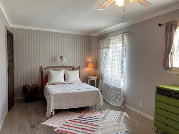 Maison de charme sur plus de 8200 m² de terrain dont une partie constructible