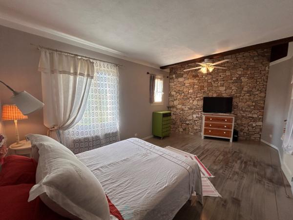 Maison de charme sur plus de 8200 m² de terrain dont une partie constructible