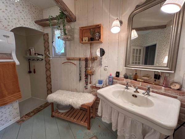 Maison de charme sur plus de 8200 m² de terrain dont une partie constructible