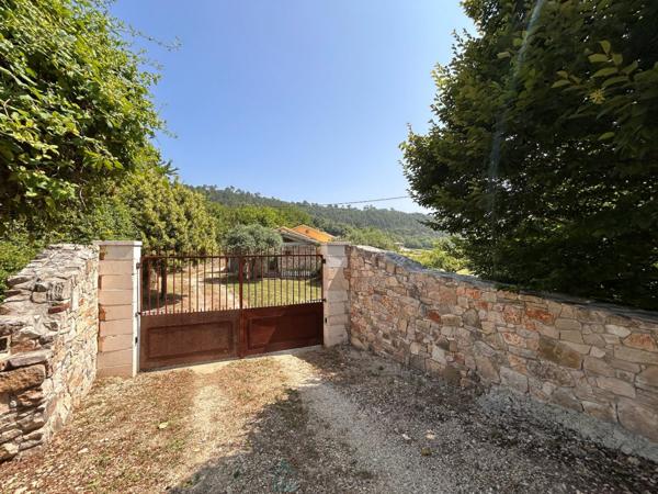 Maison de charme sur plus de 8200 m² de terrain dont une partie constructible