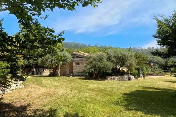 Maison de charme sur plus de 8200 m² de terrain dont une partie constructible