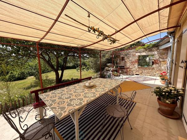 Maison de charme sur plus de 8200 m² de terrain dont une partie constructible