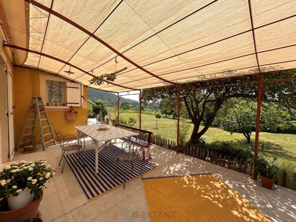 Maison de charme sur plus de 8200 m² de terrain dont une partie constructible