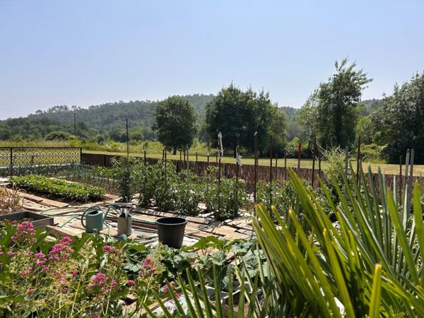 Maison de charme sur plus de 8200 m² de terrain dont une partie constructible