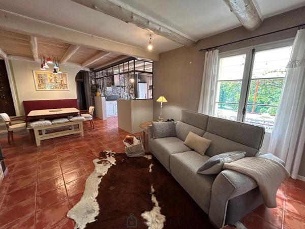 Maison de charme sur plus de 8200 m² de terrain dont une partie constructible