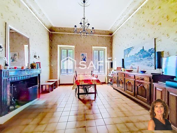 Maison de ville avec extérieur, stationnement et dépendance indépendante en plein centre ville!