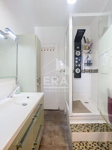 Bâtisse de 2 logements + parcelle de terrain constructible