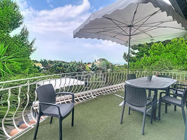 Bâtisse de 2 logements + parcelle de terrain constructible